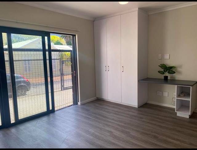 0 BEDROOM PROPERTY TO RENT IN RONDEBOSCH